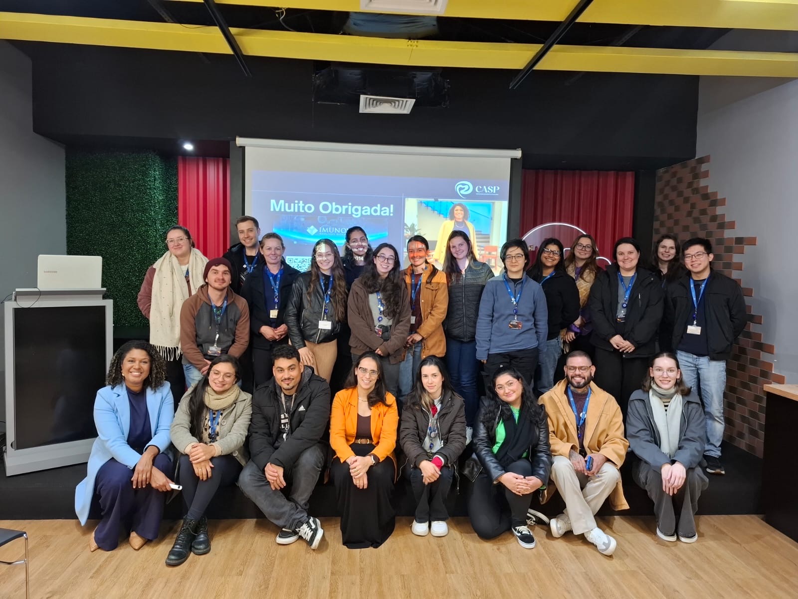 Turma reunida ao final de treinamento da CASP Desenvolvimento Humano
